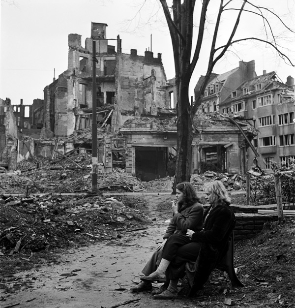 two-women-sitting-on-a-bench-Cologne-Germany-Lee-Miller.jpg